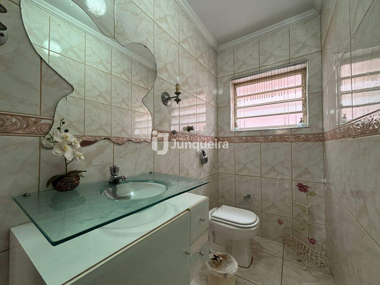Casa à venda, 4 quartos, sendo 1 suíte, 8 vagas, no bairro Nova Piracicaba em Piracicaba - SP