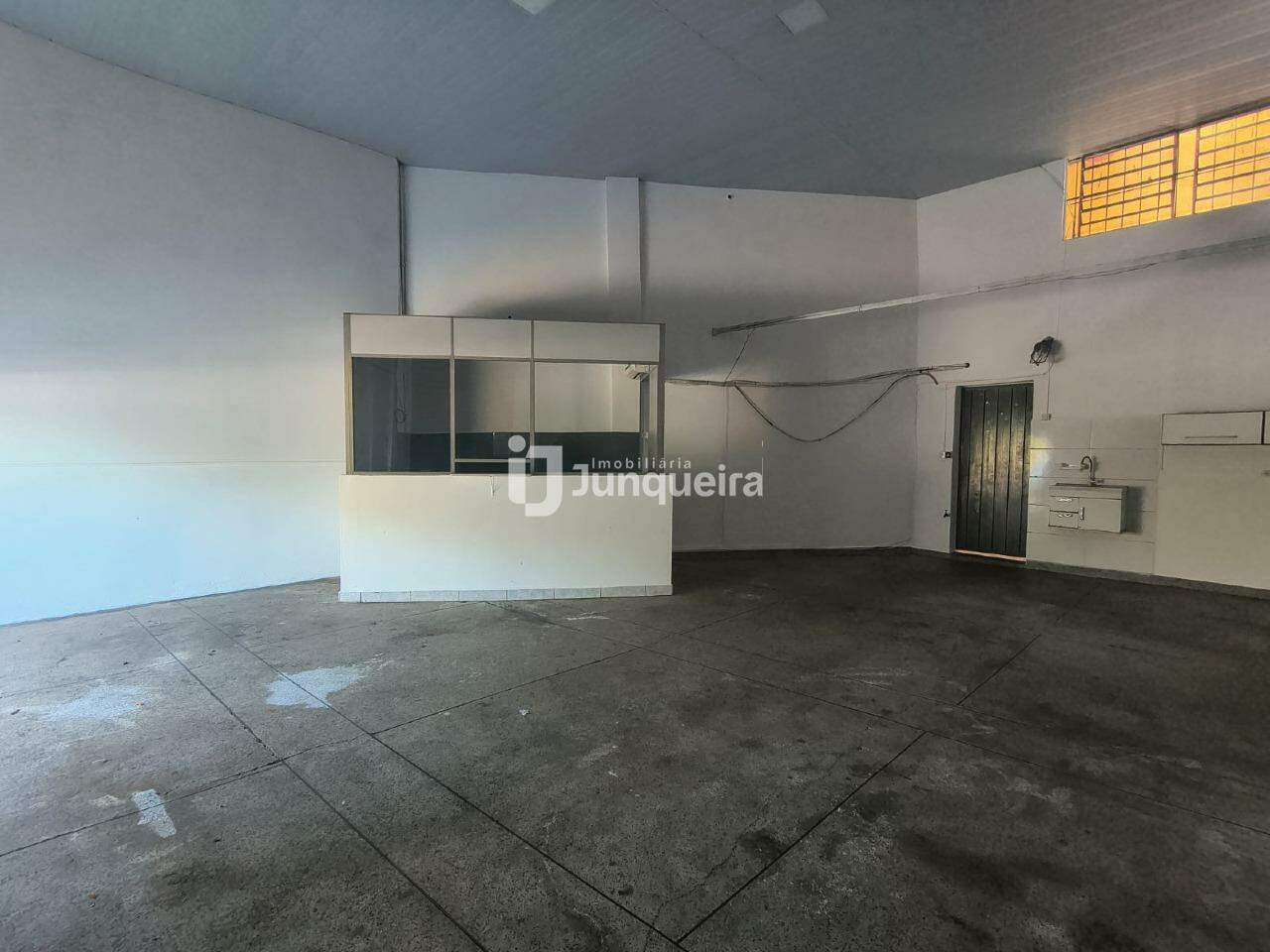 Galpão para alugar, 2 vagas, no bairro Vila Independência em Piracicaba - SP