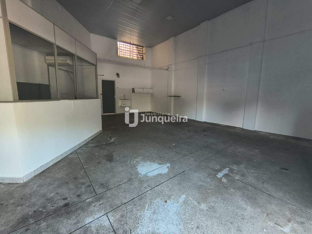 Galpão para alugar, 2 vagas, no bairro Vila Independência em Piracicaba - SP