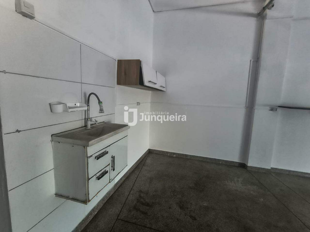 Galpão para alugar, 2 vagas, no bairro Vila Independência em Piracicaba - SP