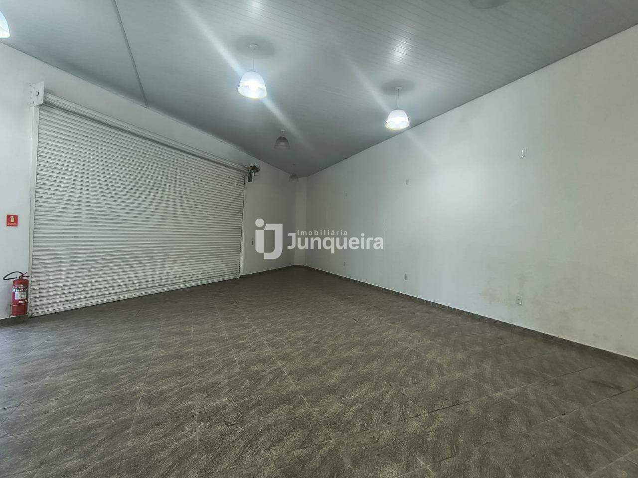 Galpão para alugar, 6 vagas, no bairro Vila Independência em Piracicaba - SP