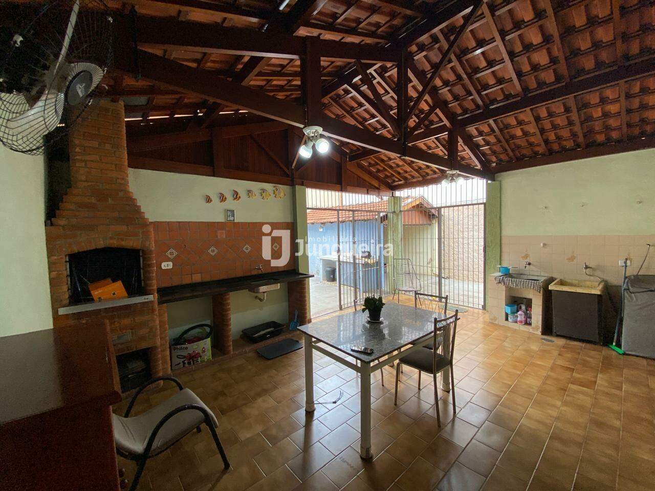 Casa à venda, 2 quartos, 3 vagas, no bairro Santa Terezinha em Piracicaba - SP