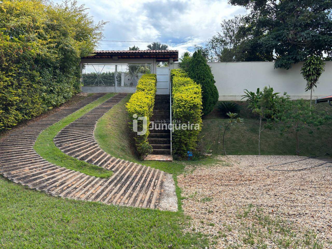 Chácara à venda, 3 quartos, sendo 1 suíte, 7 vagas, no bairro Parque Universitário  em Rio das Pedras - SP