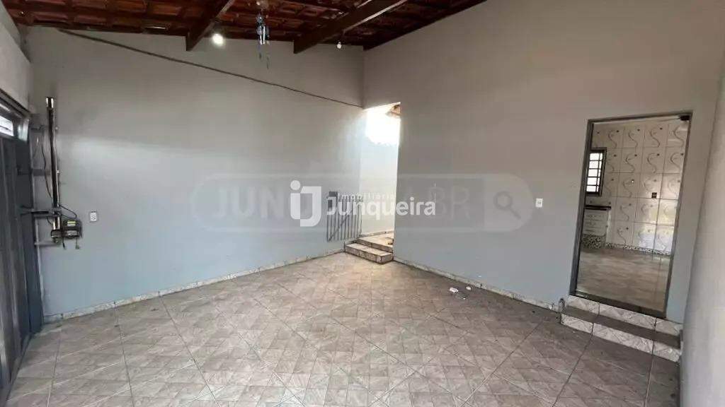Casa à venda, 2 quartos, sendo 1 suíte, 2 vagas, no bairro Jardim São Carlos em Rio das Pedras - SP
