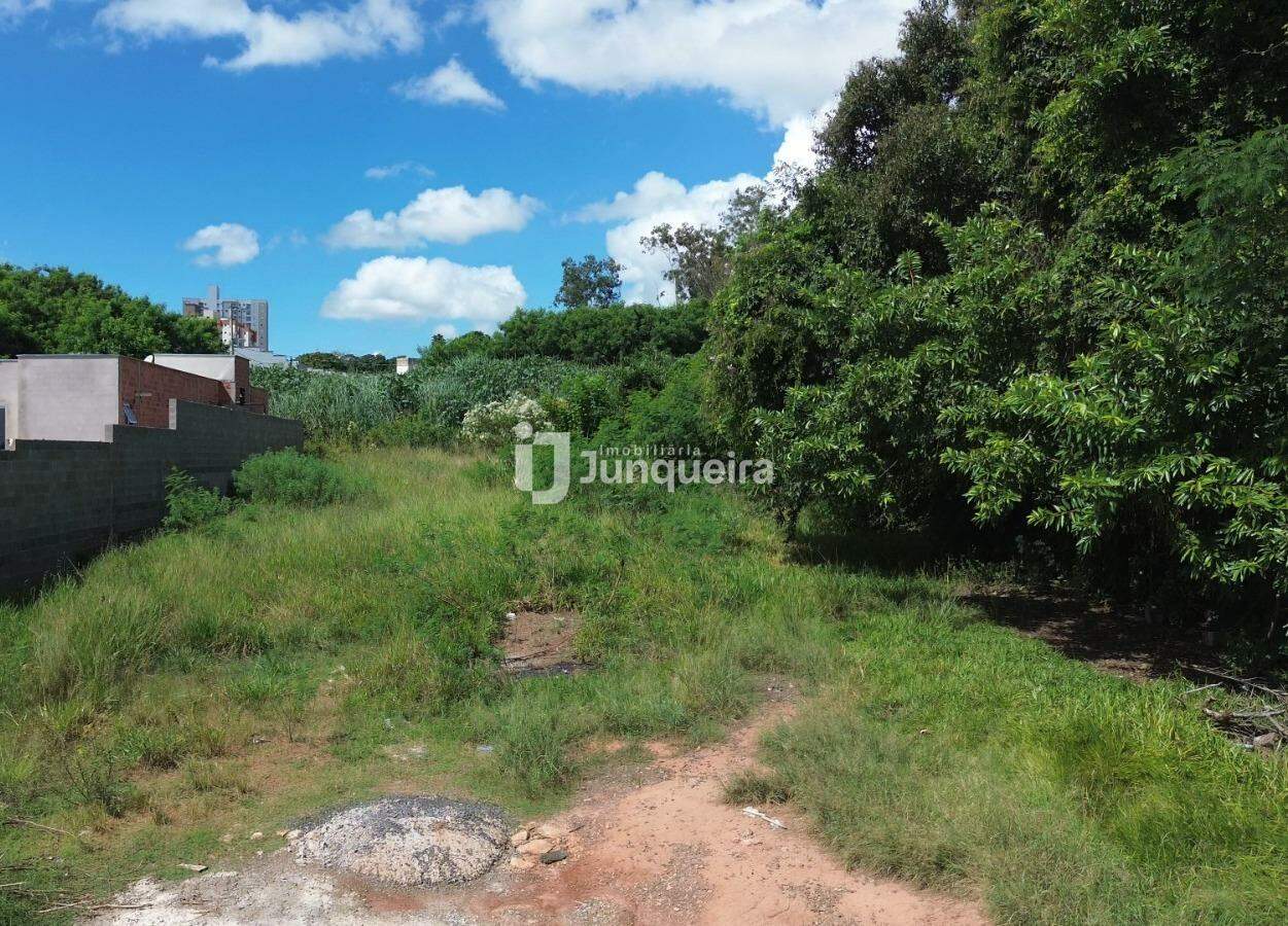 Terreno à venda, no bairro Chácara Esperia em Piracicaba - SP
