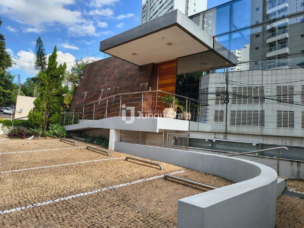 Prédio Comercial para alugar, 4 vagas, no bairro Cidade Jardim em Piracicaba - SP
