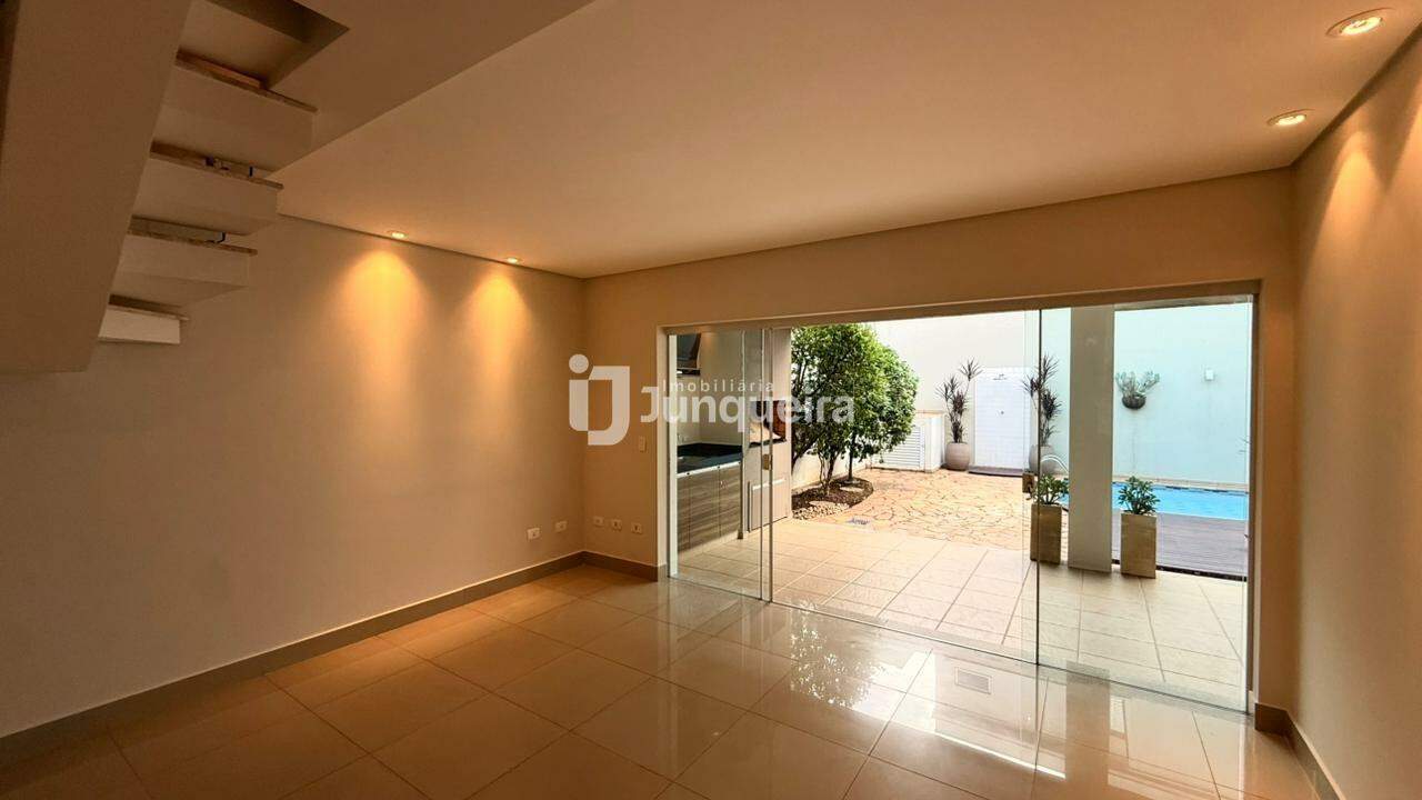 Casa em Condomínio à venda no Terras do Sinhô, 3 quartos, sendo 3 suítes, 2 vagas, no bairro Terras do Sinhô em Piracicaba - SP