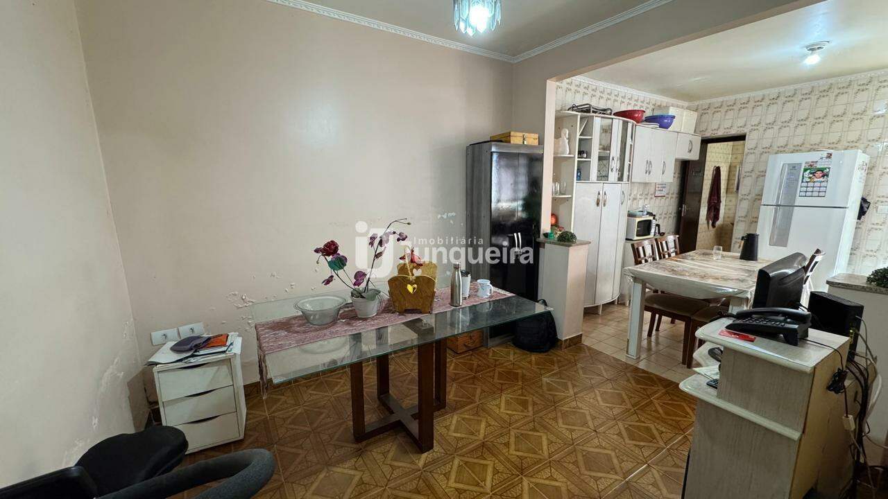 Casa à venda, 2 quartos, 1 vaga, no bairro Cidade Alta em Piracicaba - SP