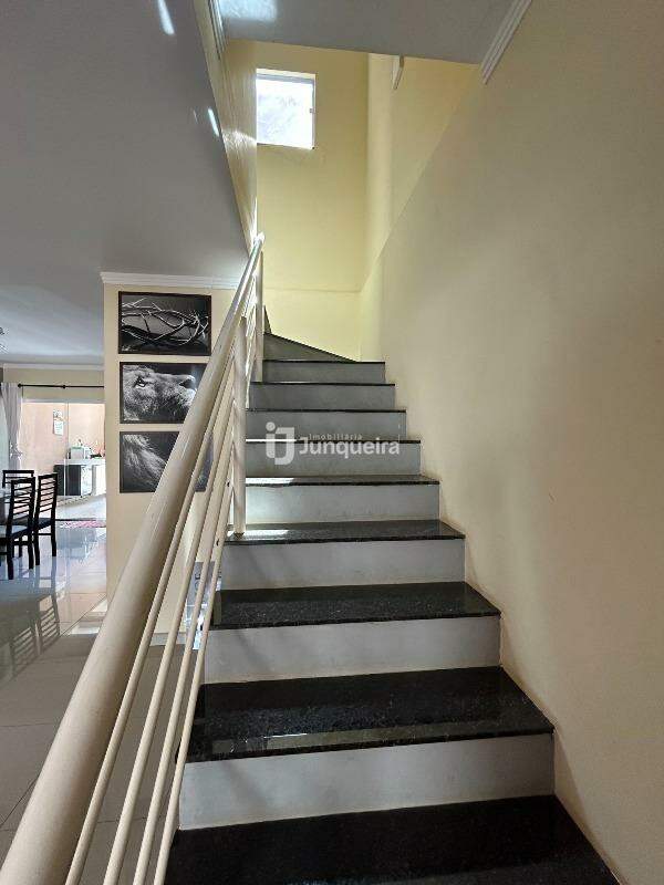 Casa à venda, 3 quartos, sendo 1 suíte, 3 vagas, no bairro Jardim Pacaembu em Piracicaba - SP