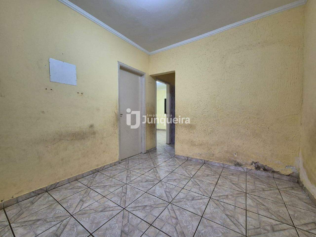 Casa à venda, 2 quartos, 2 vagas, no bairro Santa Terezinha em Piracicaba - SP