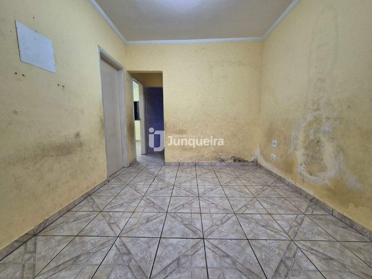 Casa à venda, 2 quartos, 2 vagas, no bairro Santa Terezinha em Piracicaba - SP