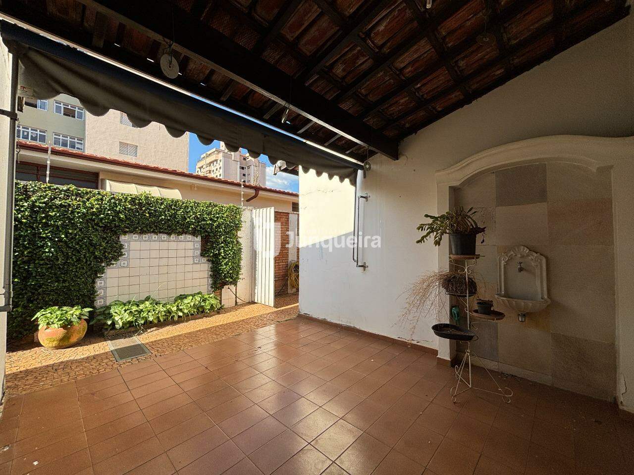 Casa Comercial à venda, 3 quartos, sendo 1 suíte, 5 vagas, no bairro São Judas em Piracicaba - SP