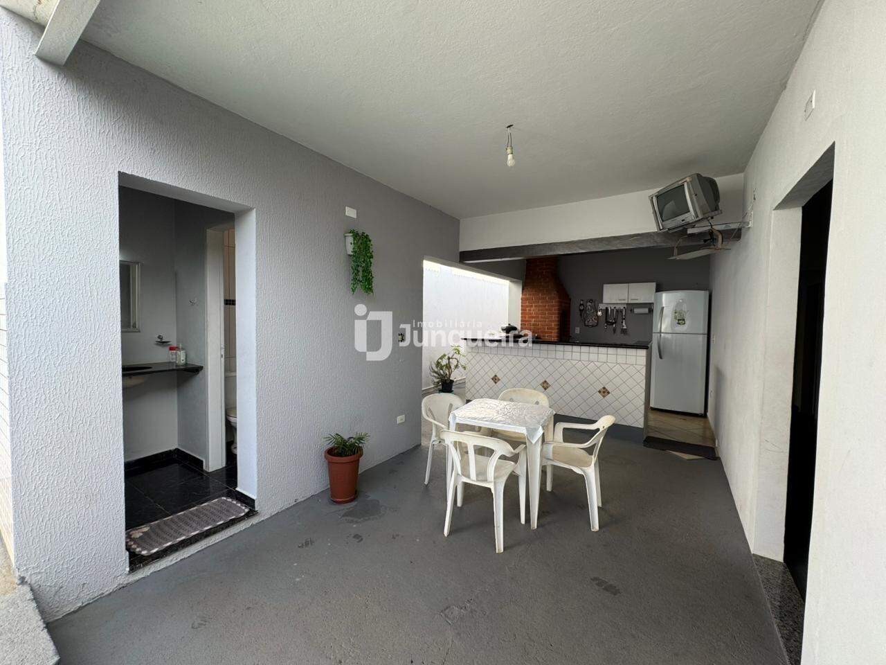 Casa à venda, 5 quartos, sendo 1 suíte, 2 vagas, no bairro Jardim Monumento em Piracicaba - SP