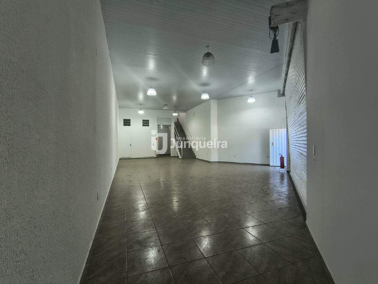 Galpão para alugar, 8 vagas, no bairro Vila Independência em Piracicaba - SP