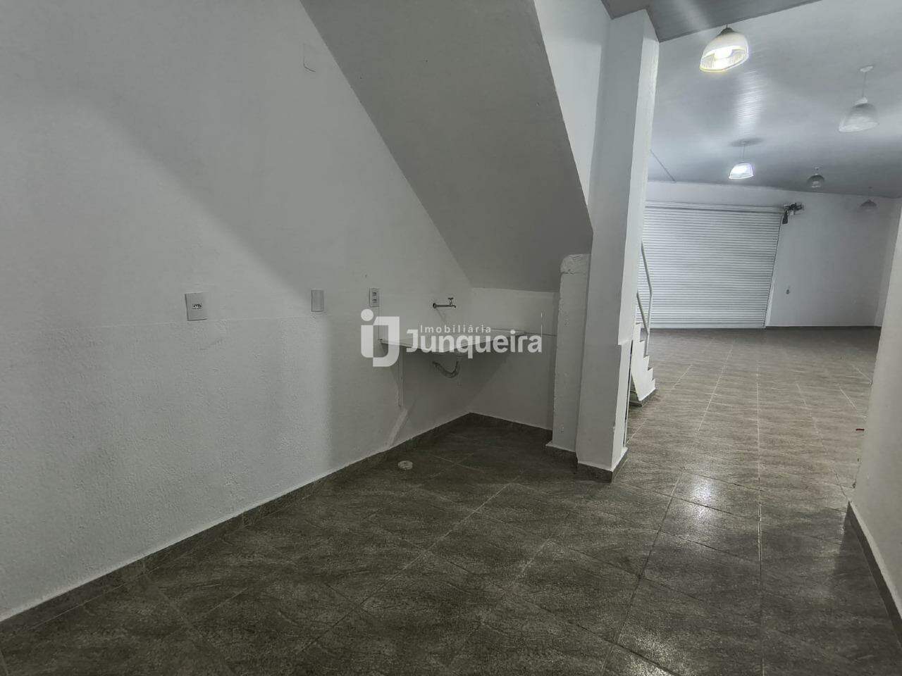 Galpão para alugar, 8 vagas, no bairro Vila Independência em Piracicaba - SP