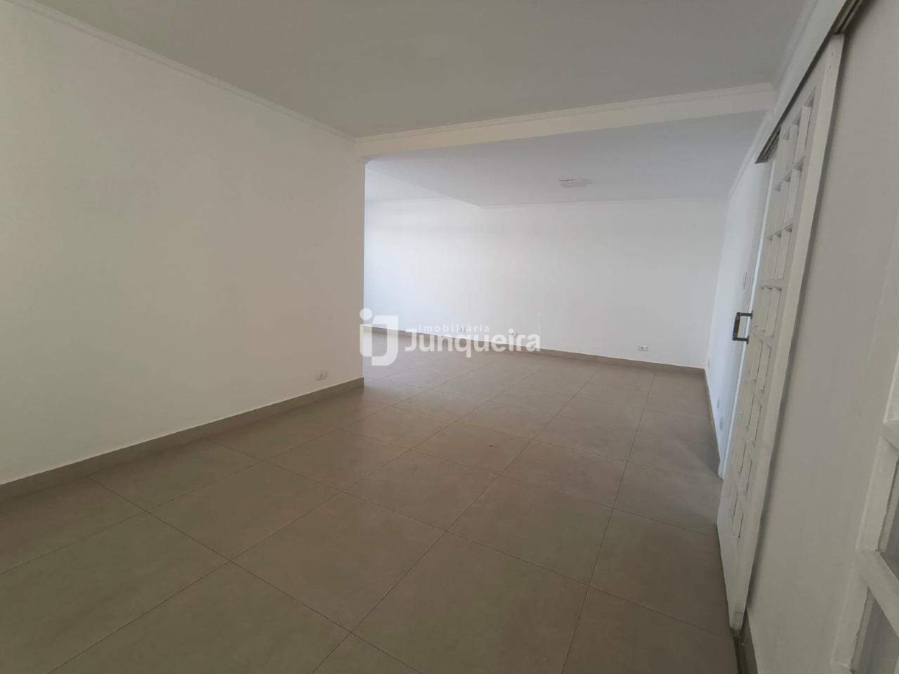 Casa Comercial para alugar, 5 quartos, sendo 2 suítes, no bairro Centro em Piracicaba - SP