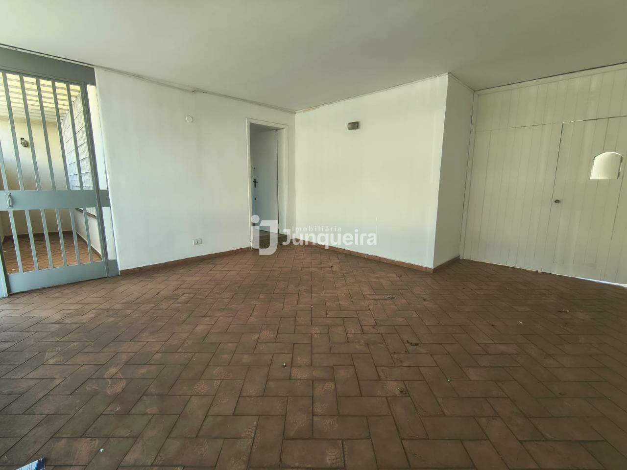 Casa Comercial para alugar, 5 quartos, sendo 2 suítes, no bairro Centro em Piracicaba - SP