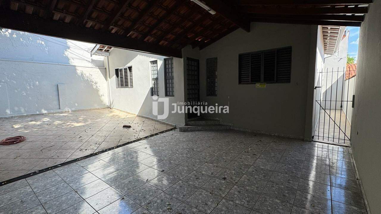 Casa à venda, 3 quartos, 2 vagas, no bairro Paulista em Piracicaba - SP