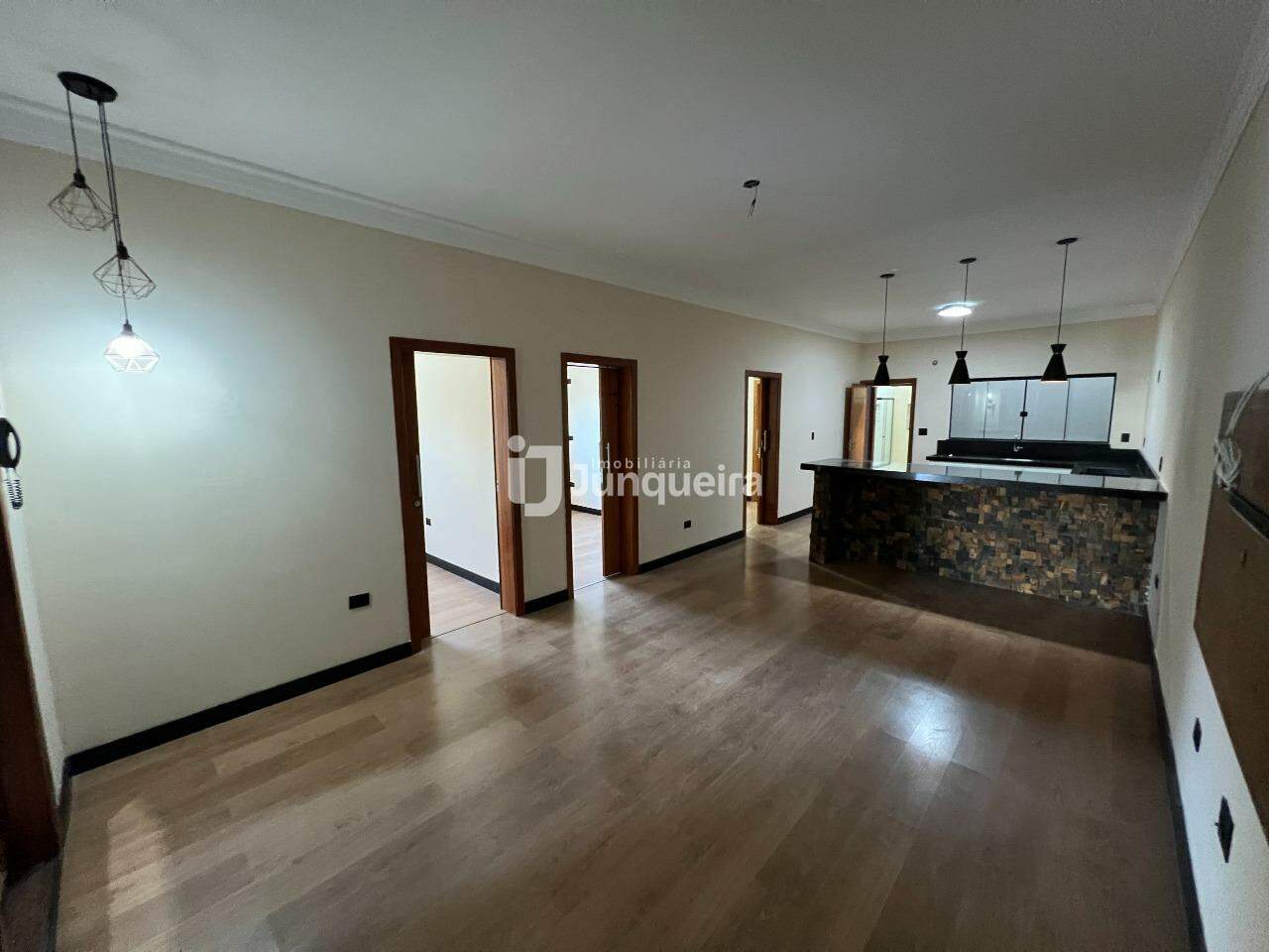 Casa para alugar, 3 quartos, sendo 1 suíte, 2 vagas, no bairro Residencial Alvorada em Rio das Pedras - SP