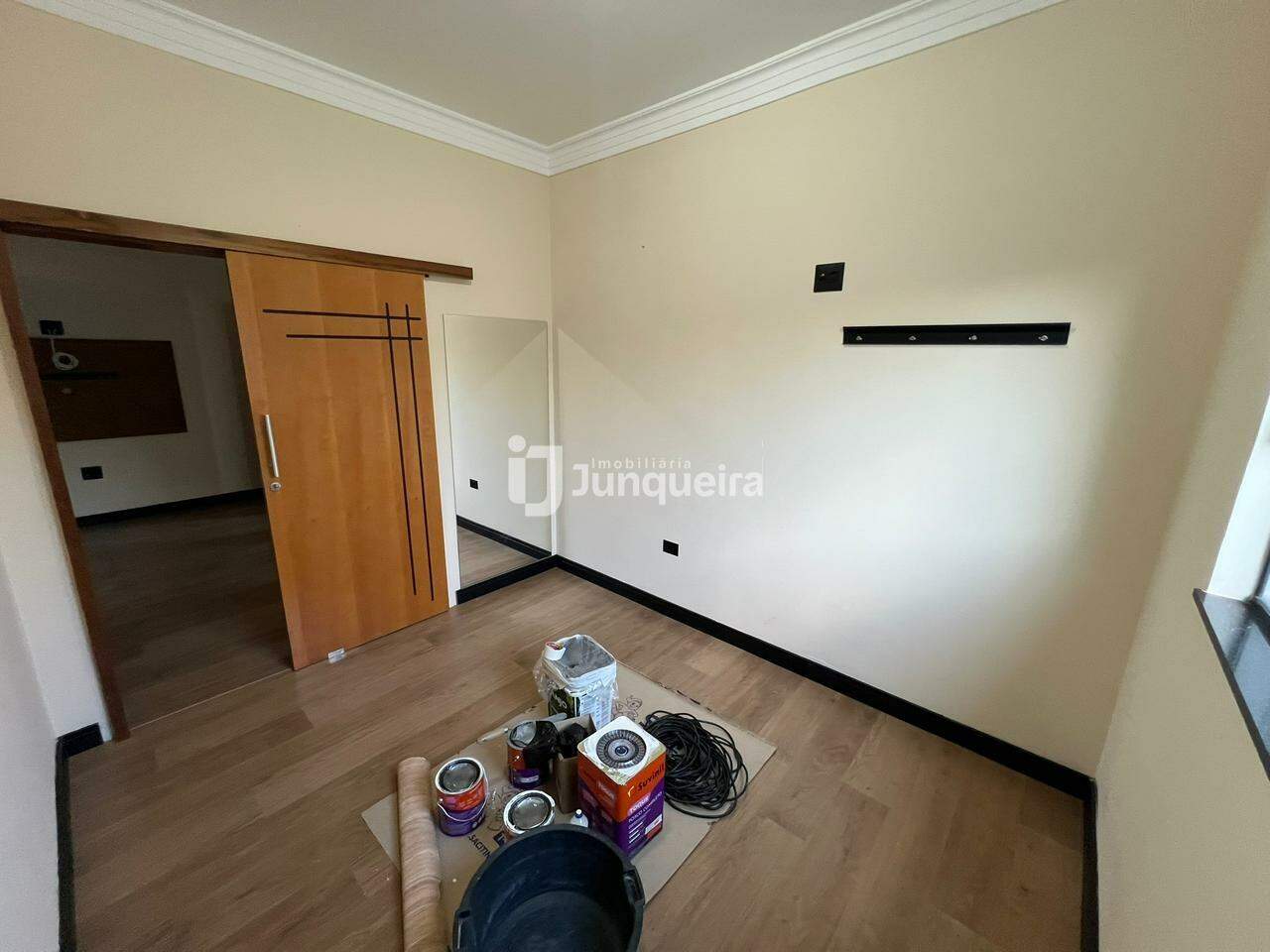 Casa para alugar, 3 quartos, sendo 1 suíte, 2 vagas, no bairro Residencial Alvorada em Rio das Pedras - SP