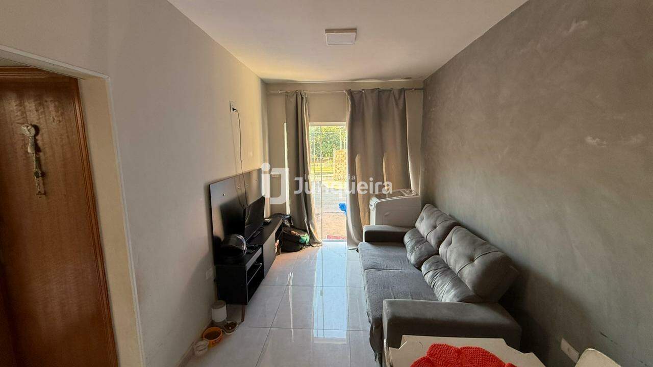 Casa para alugar, 2 quartos, 2 vagas, no bairro Estância Lago Azul (Ártemis) em Piracicaba - SP