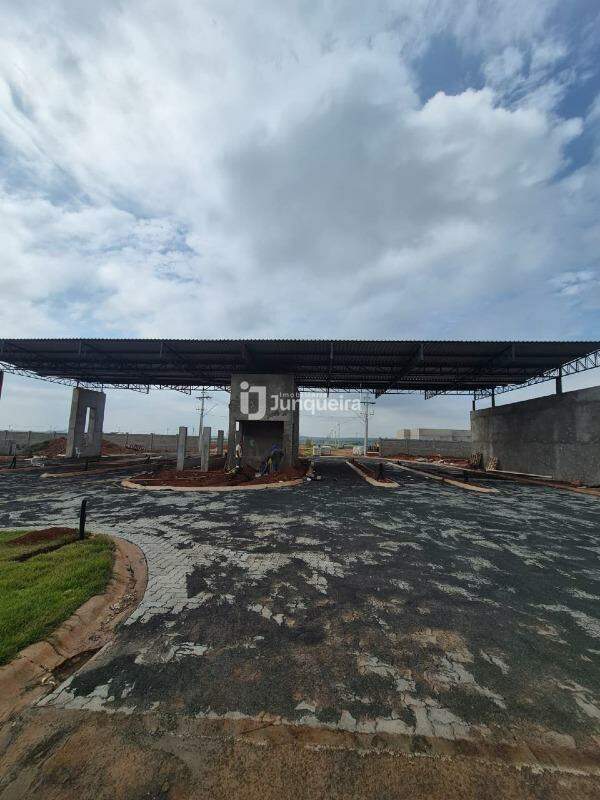 Terreno em Condomínio à venda, no bairro Residencial Fazenda Pinheirinho em Rio das Pedras - SP