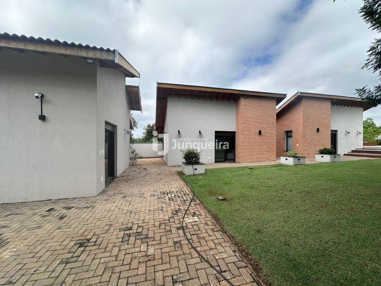 Casa em Condomínio à venda no Colinas do Piracicaba , 3 quartos, sendo 3 suítes, 6 vagas, no bairro Colinas do Piracicaba (Ártemis) em Piracicaba - SP