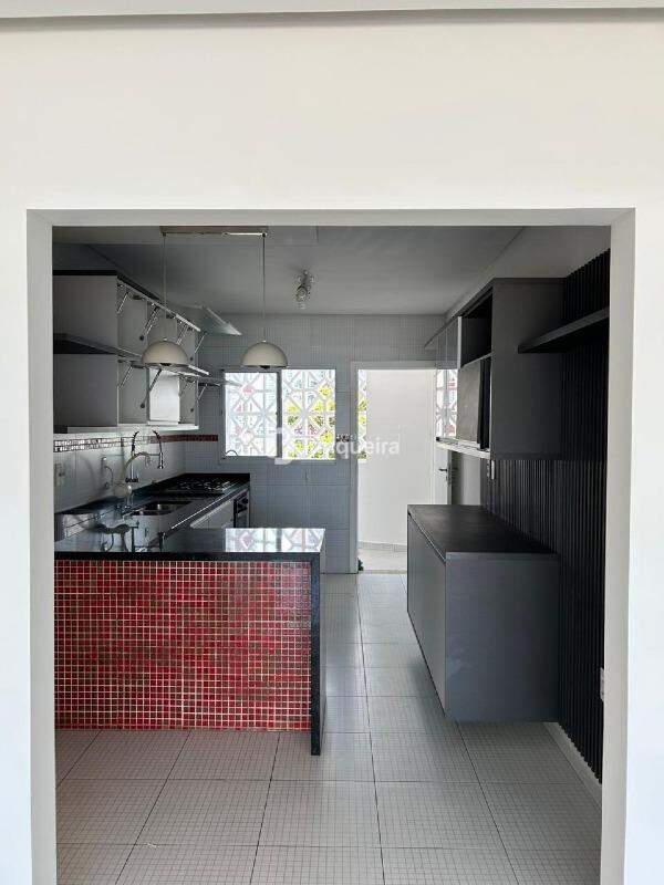 Apartamento para alugar, 3 quartos, sendo 2 suítes, 2 vagas, no bairro Itarare em São Vicente - SP