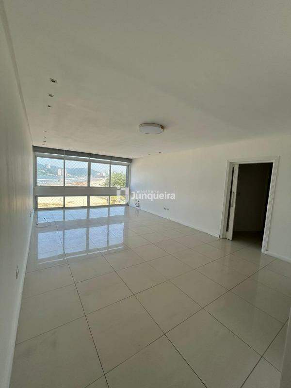 Apartamento para alugar, 3 quartos, sendo 2 suítes, 2 vagas, no bairro Itarare em São Vicente - SP