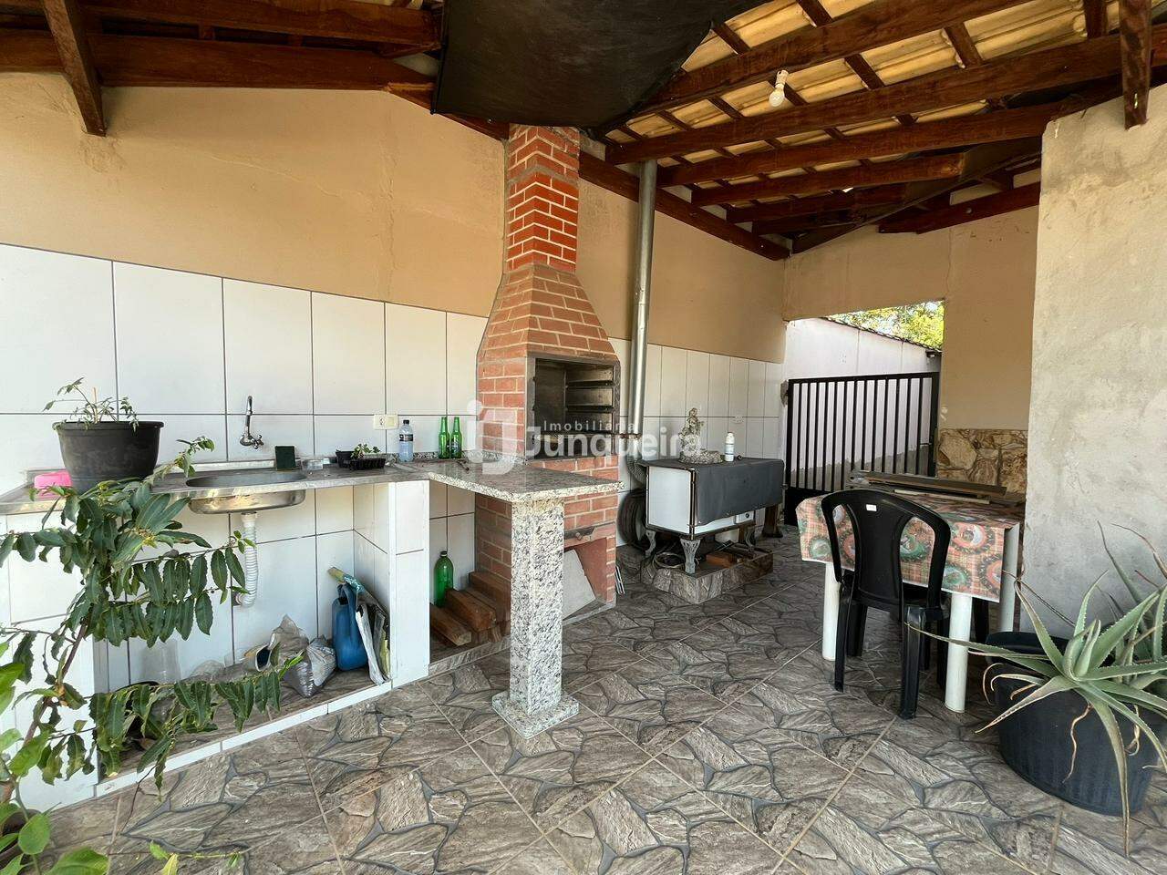 Casa à venda, 3 quartos, sendo 1 suíte, 4 vagas, no bairro Botânico em São Pedro - SP