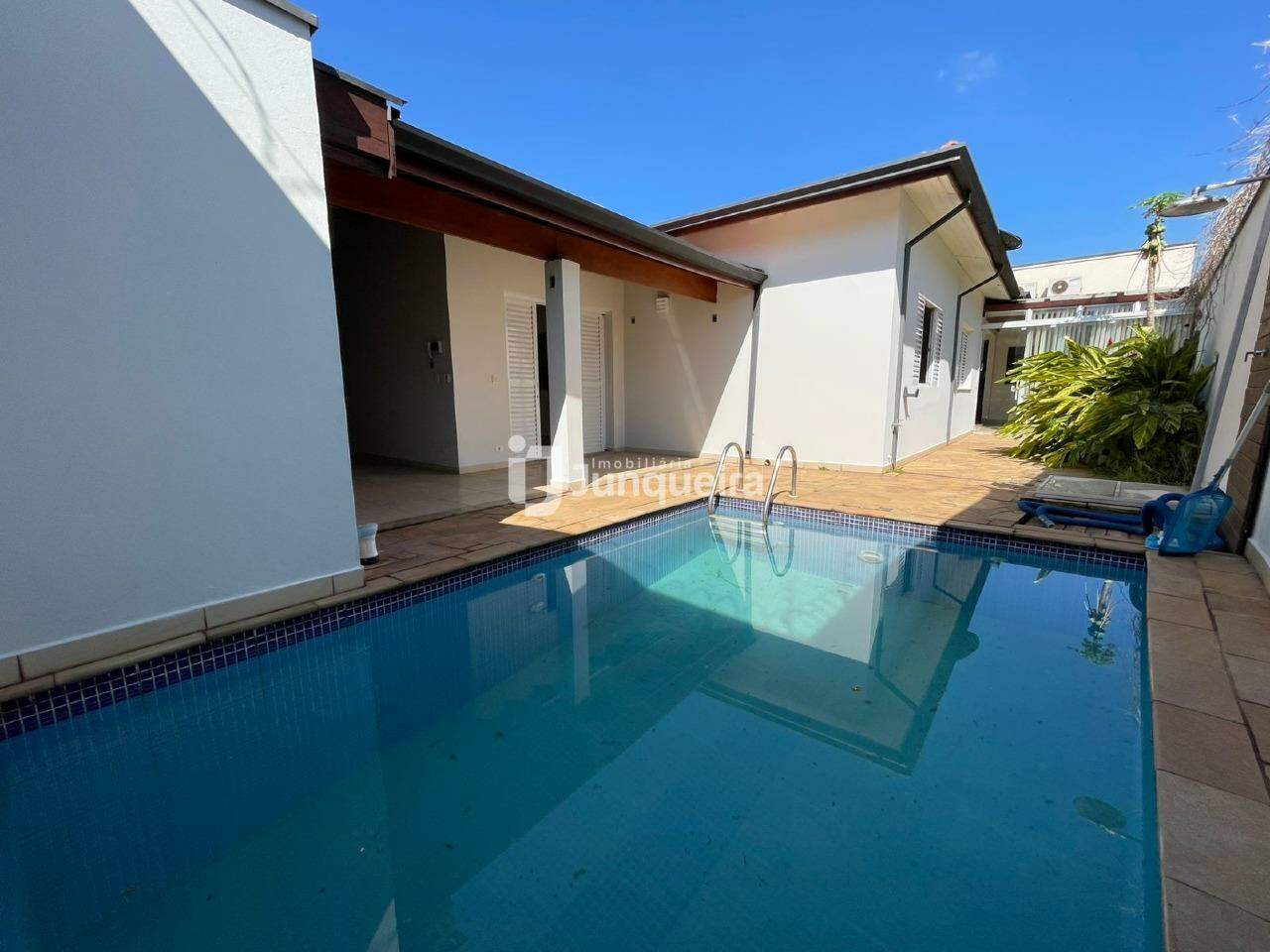 Casa à venda, 3 quartos, sendo 1 suíte, 2 vagas, no bairro Nova Piracicaba em Piracicaba - SP