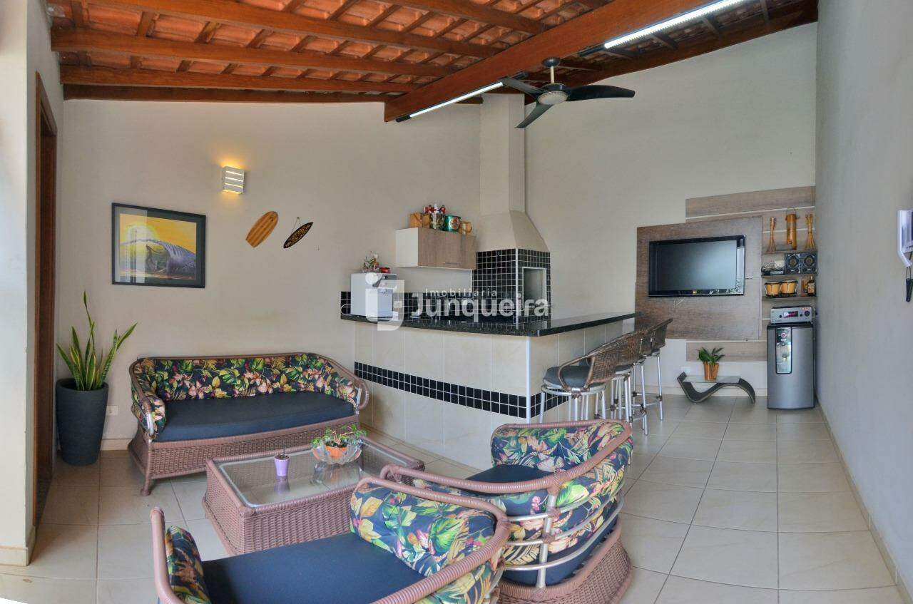 Casa à venda, 3 quartos, sendo 1 suíte, 2 vagas, no bairro Nova Piracicaba em Piracicaba - SP