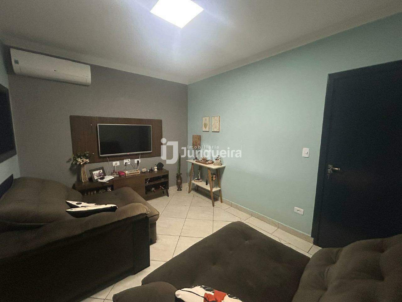 Casa à venda, 2 quartos, 2 vagas, no bairro Jardim Caxambu em Piracicaba - SP