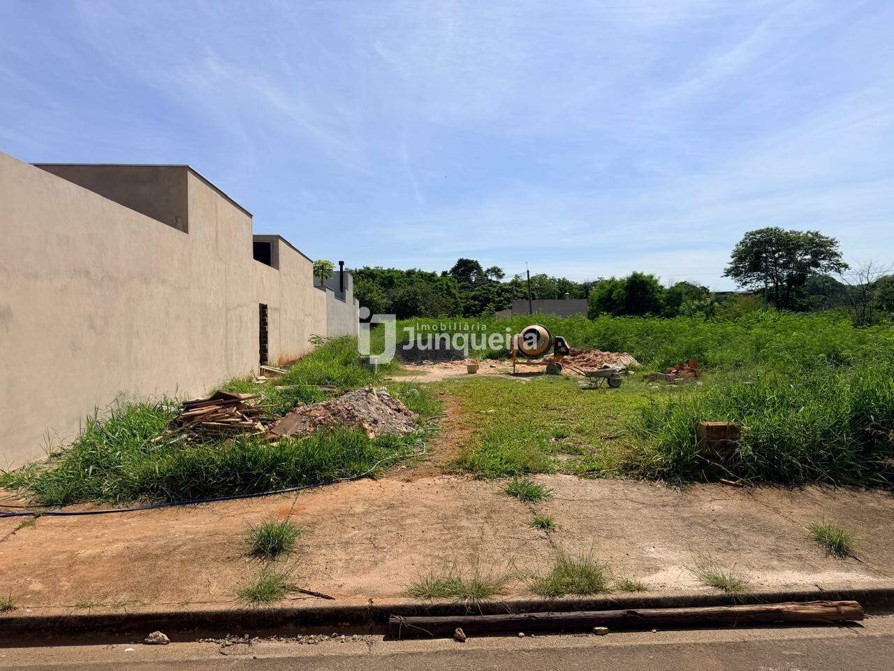 Terreno à venda, no bairro Santa Terezinha em Piracicaba - SP