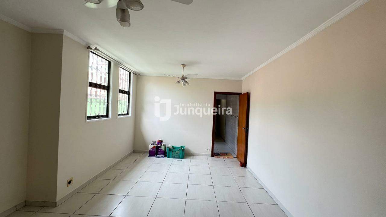 Casa à venda, 3 quartos, sendo 1 suíte, 2 vagas, no bairro Vila Independência em Piracicaba - SP