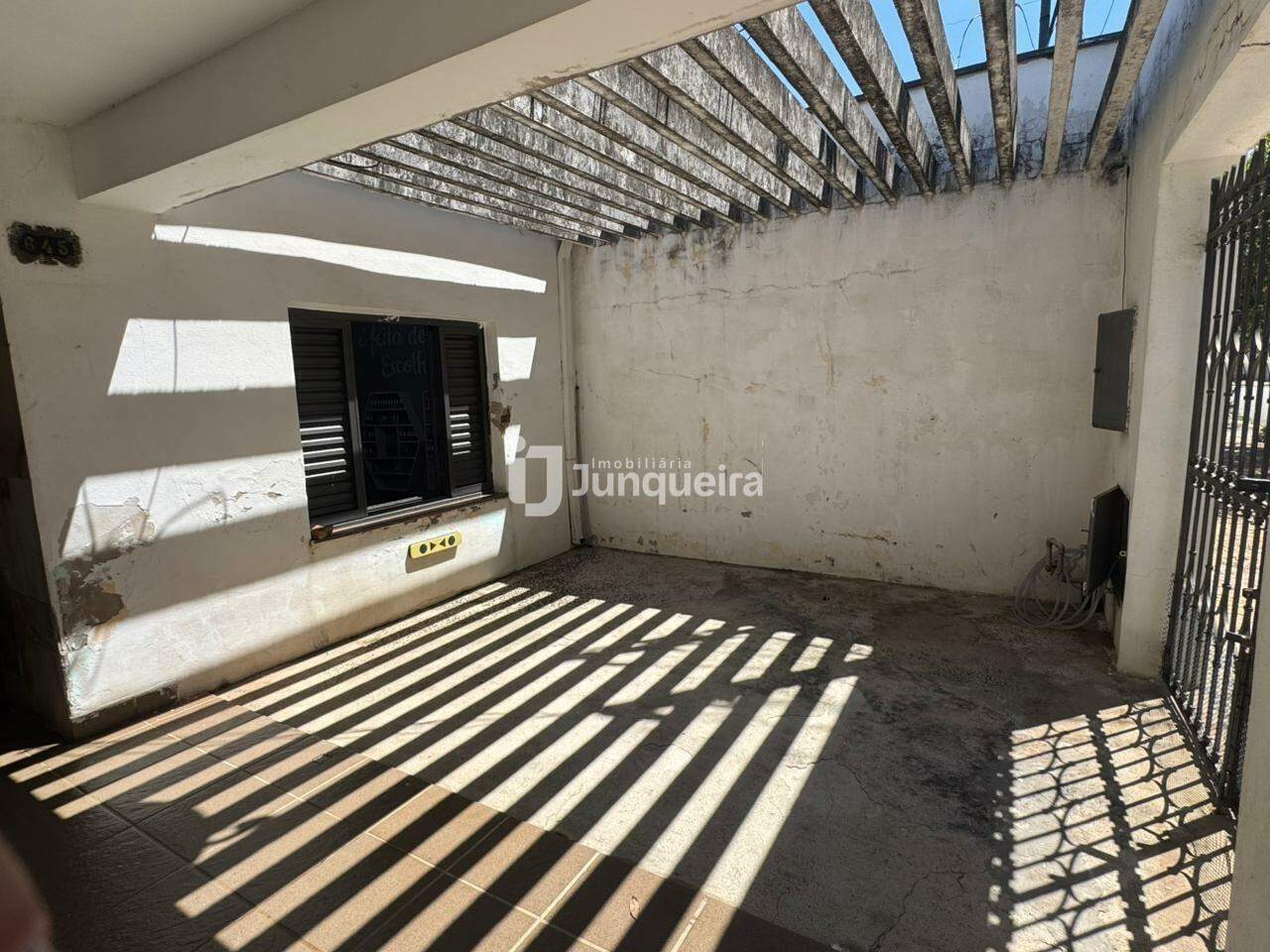 Casa à venda, 2 quartos, 2 vagas, no bairro Vila Rezende em Piracicaba - SP
