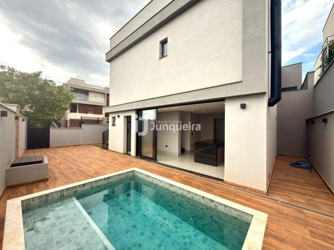 Casa em Condomínio à venda no Villa D'Aquila, 3 quartos, sendo 1 suíte, 2 vagas, no bairro Villa D'áquila em Piracicaba - SP