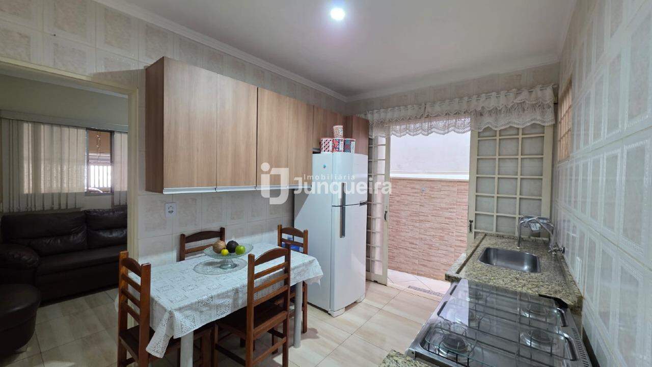 Casa à venda, 3 quartos, sendo 1 suíte, 2 vagas, no bairro Santa Terezinha em Piracicaba - SP