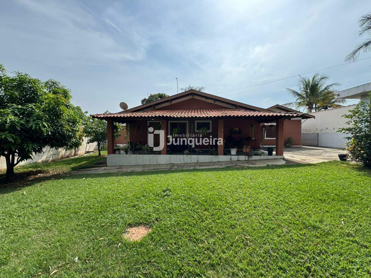 Casa em Condomínio à venda no Colinas do Piracicaba , 3 quartos, sendo 2 suítes, 4 vagas, no bairro Colinas do Piracicaba (Ártemis) em Piracicaba - SP