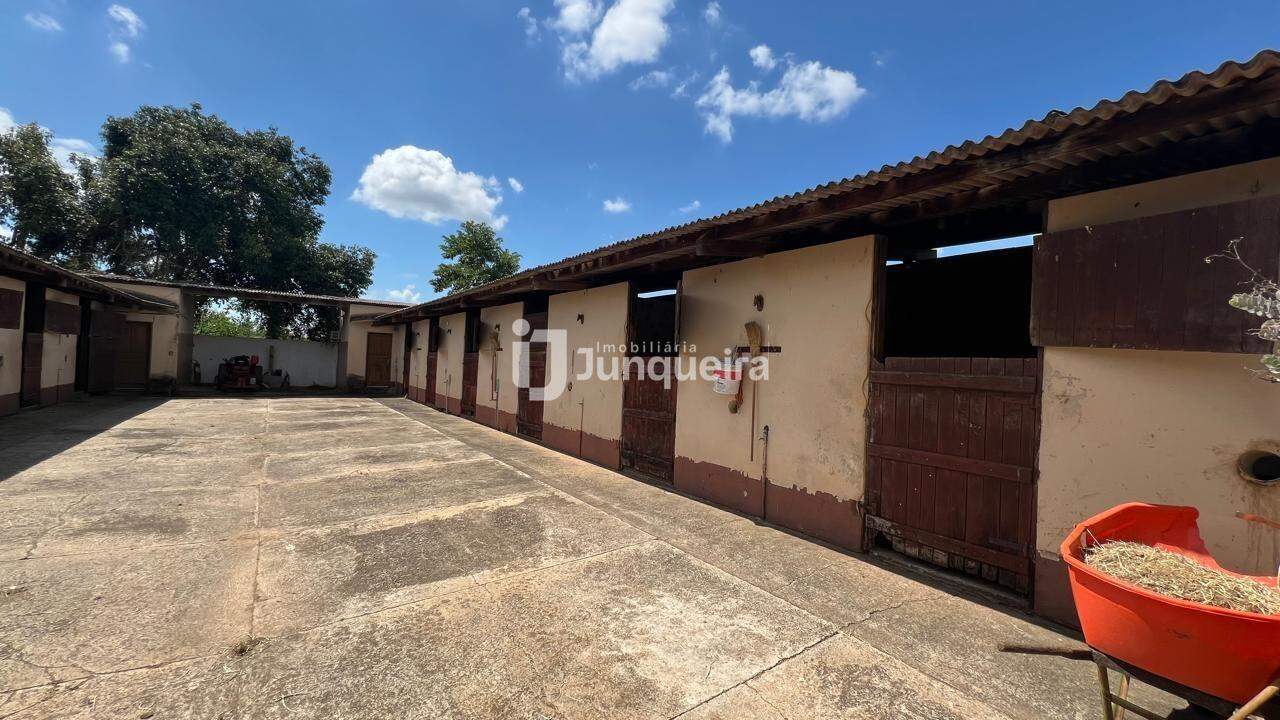 Chácara à venda, 3 quartos, sendo 1 suíte, 2 vagas, no bairro Santa Terezinha em Piracicaba - SP