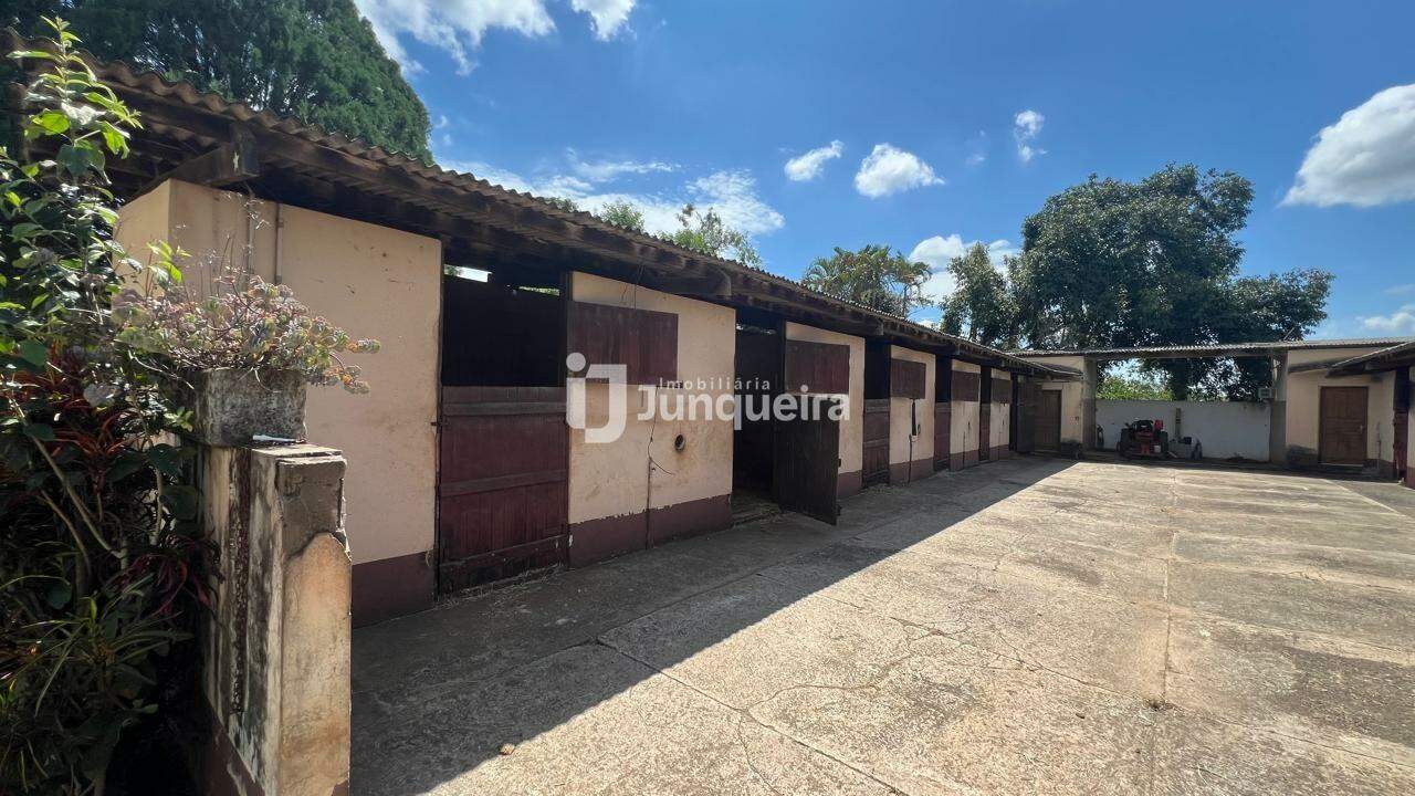 Chácara à venda, 3 quartos, sendo 1 suíte, 2 vagas, no bairro Santa Terezinha em Piracicaba - SP