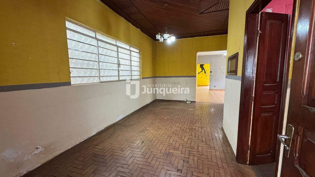 Casa Comercial à venda, 2 quartos, 1 vaga, no bairro Cidade Alta em Piracicaba - SP