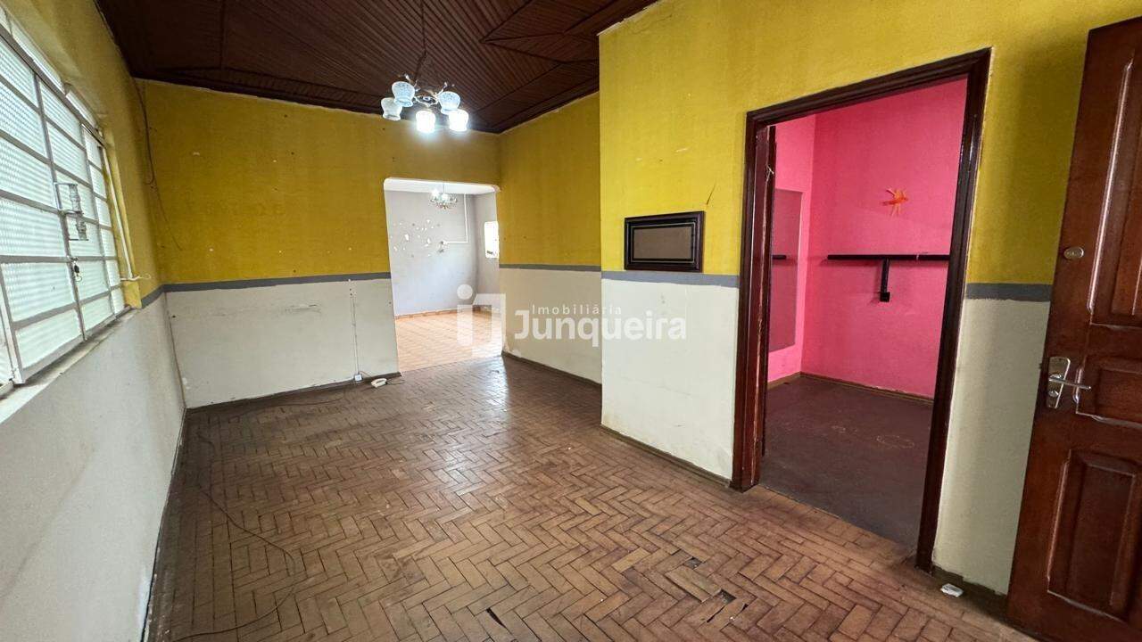 Casa Comercial à venda, 2 quartos, 1 vaga, no bairro Cidade Alta em Piracicaba - SP