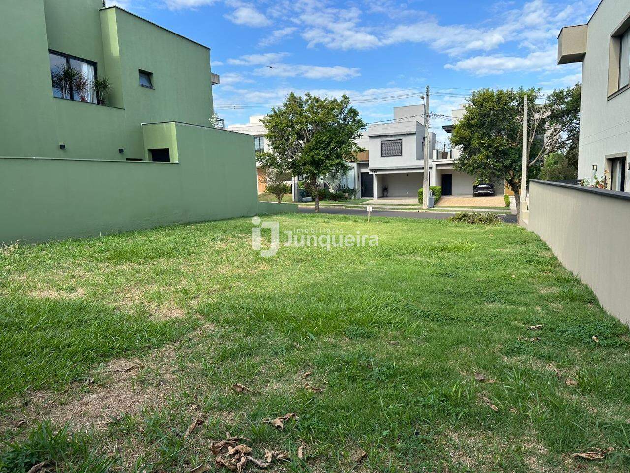 Terreno em Condomínio à venda no Villa D'Aquila, no bairro Villa Dáquila em Piracicaba - SP