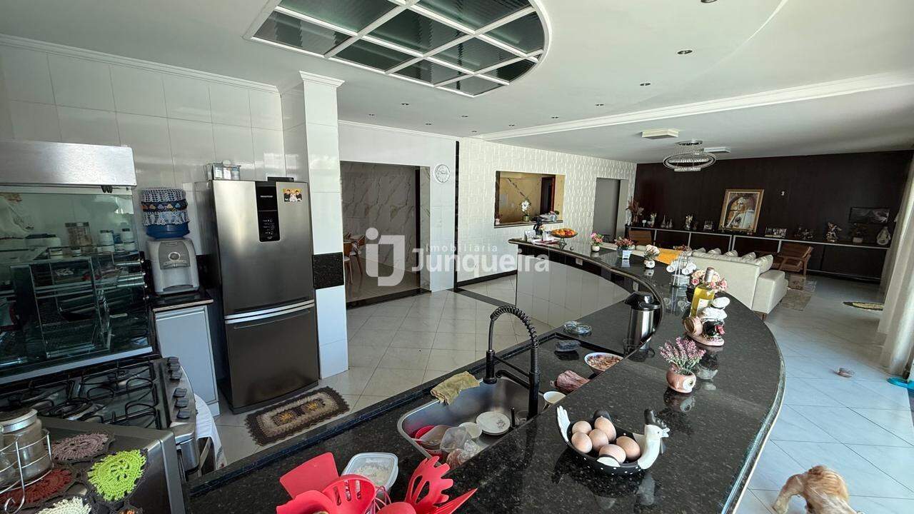 Casa para alugar, 4 quartos, sendo 1 suíte, 4 vagas, no bairro Santa Terezinha em Piracicaba - SP