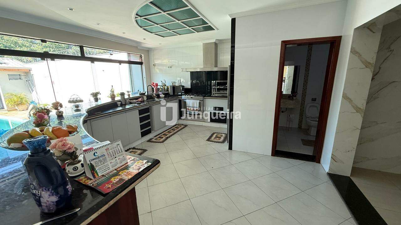 Casa para alugar, 4 quartos, sendo 1 suíte, 4 vagas, no bairro Santa Terezinha em Piracicaba - SP