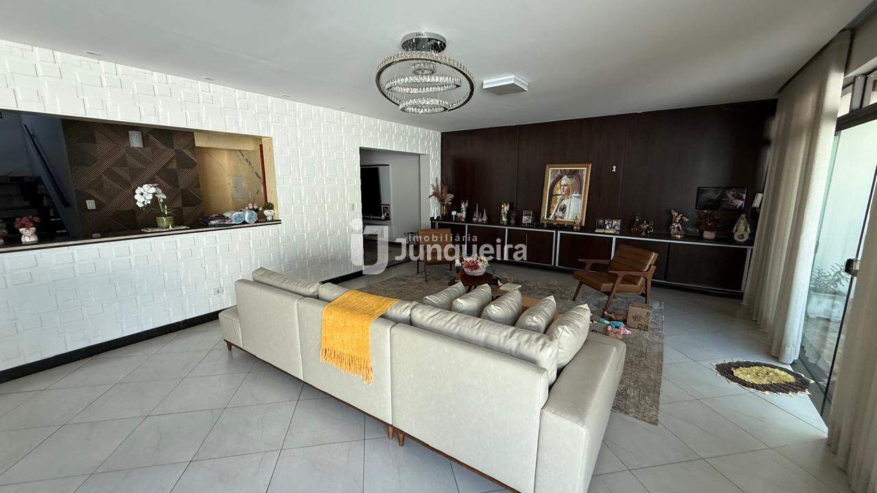 Casa para alugar, 4 quartos, sendo 1 suíte, 4 vagas, no bairro Santa Terezinha em Piracicaba - SP