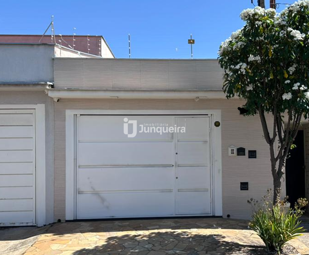 Casa à venda, 3 quartos, sendo 1 suíte, 1 vaga, no bairro Castelinho em Piracicaba - SP