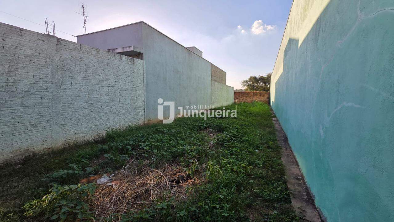 Terreno à venda, no bairro Santa Terezinha em Piracicaba - SP