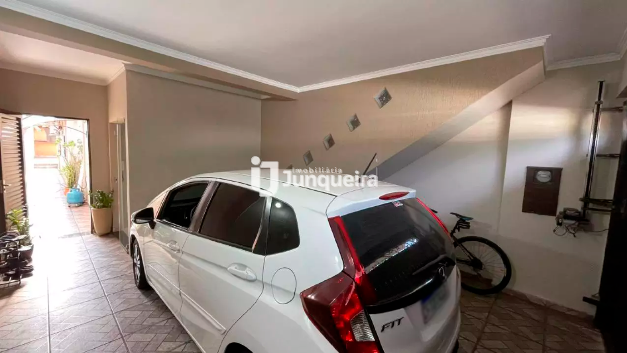 Casa à venda, 3 quartos, sendo 1 suíte, 1 vaga, no bairro Vila Rezende em Piracicaba - SP